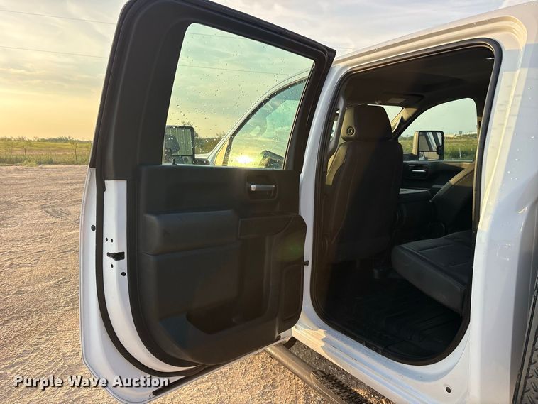 image for item FN3756 2021 GMC Sierra 3500 Crew Cab flatbed pickup truck