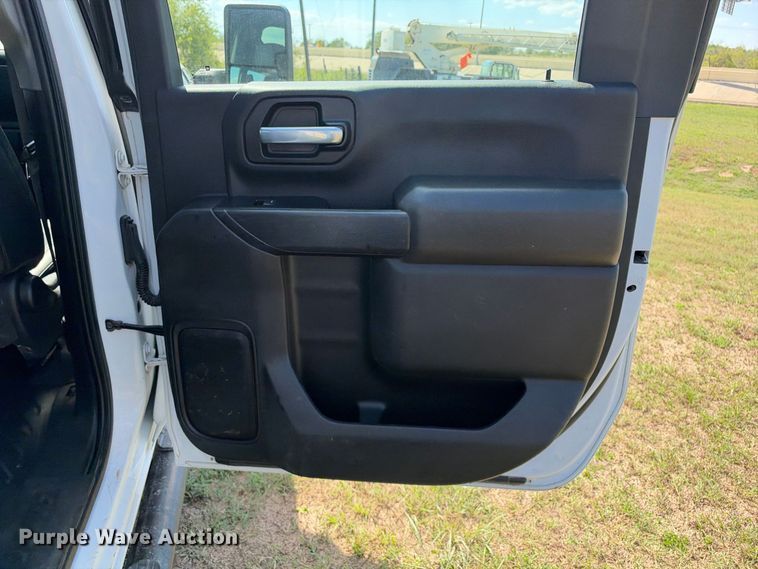 image for item FN3757 2021 GMC Sierra 3500 4X4 Crew Cab flatbed pickup truck