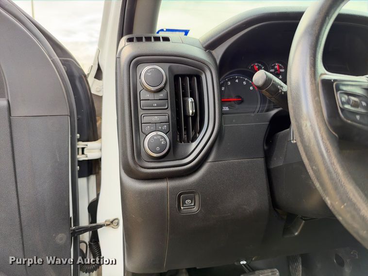 image for item FN3758 2021 GMC Sierra 2500 Crew Cab pickup truck