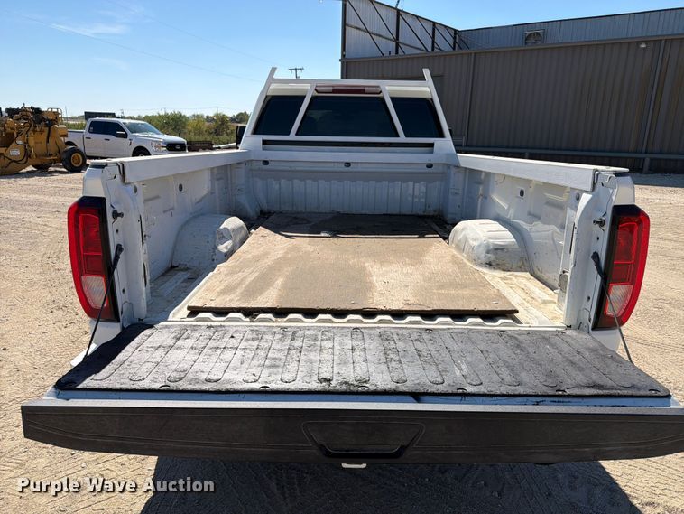 image for item FN3759 2022 GMC Sierra 2500HD 4X4 Crew Cab pickup truck