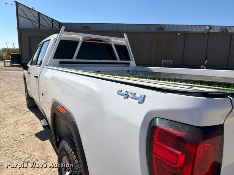 image for item FN3759 2022 GMC Sierra 2500HD 4X4 Crew Cab pickup truck