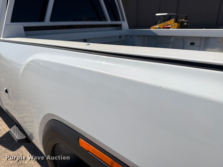 image for item FN3759 2022 GMC Sierra 2500HD 4X4 Crew Cab pickup truck