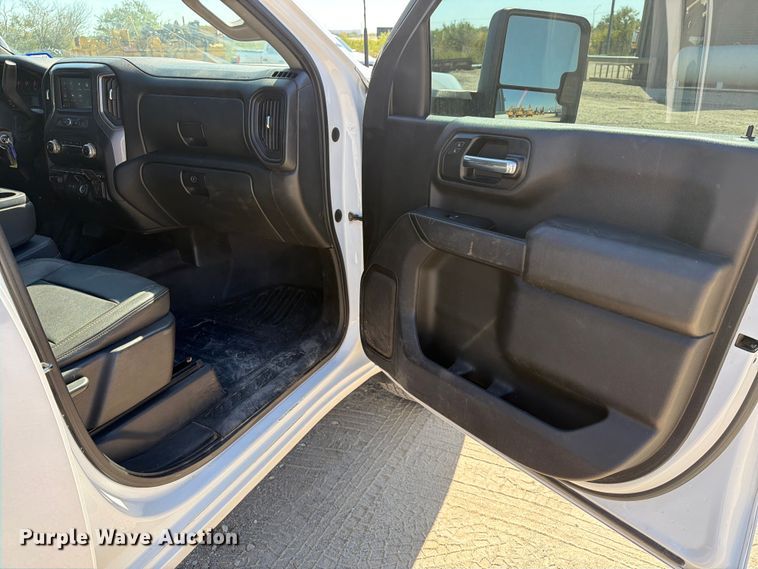 image for item FN3759 2022 GMC Sierra 2500HD 4X4 Crew Cab pickup truck