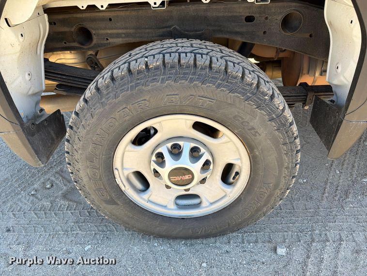 image for item FN3759 2022 GMC Sierra 2500HD 4X4 Crew Cab pickup truck