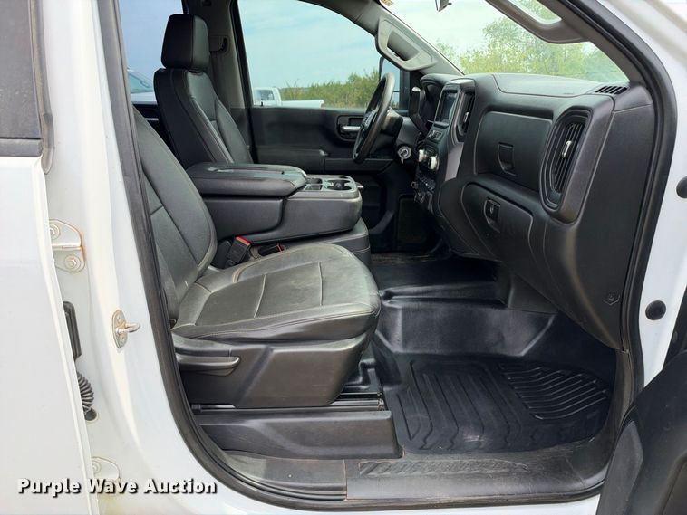 image for item FN3760 2021 GMC Sierra 2500 Crew Cab pickup truck