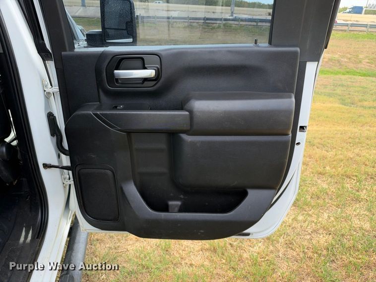image for item FN3760 2021 GMC Sierra 2500 Crew Cab pickup truck