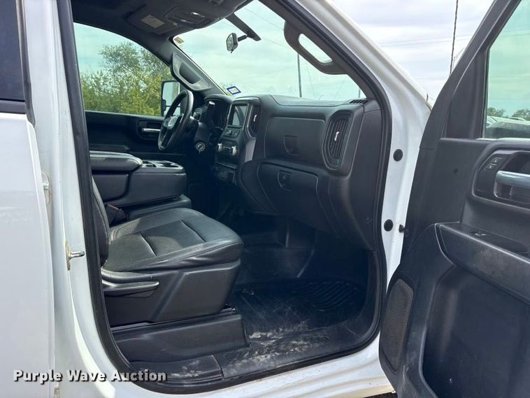 image for item FN3763 2021 GMC Sierra 2500 Crew Cab pickup truck