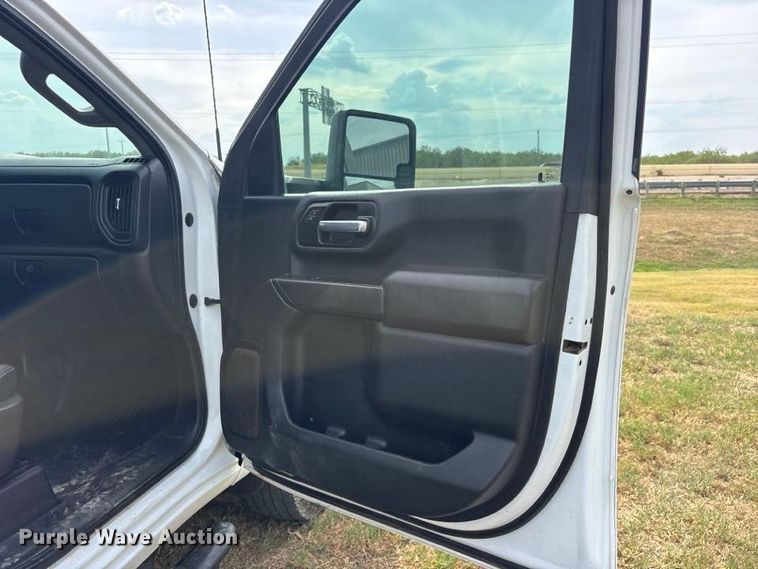 image for item FN3763 2021 GMC Sierra 2500 Crew Cab pickup truck