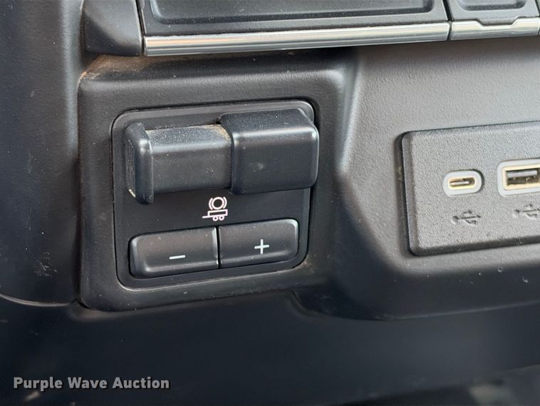 image for item FN3767 2021 GMC Sierra 2500 4X4 Crew Can pickup truck