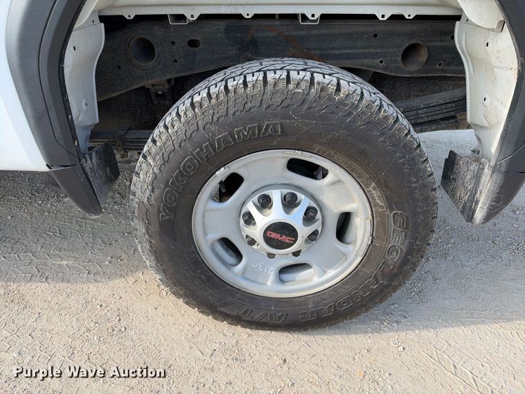 image for item FN3767 2021 GMC Sierra 2500 4X4 Crew Can pickup truck