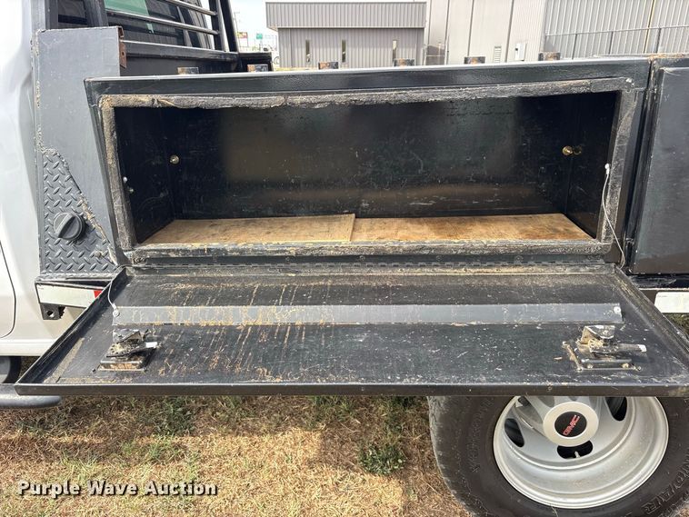 image for item FN3771 2021 GMC Sierra 3500 Crew Cab flatbed pickup truck