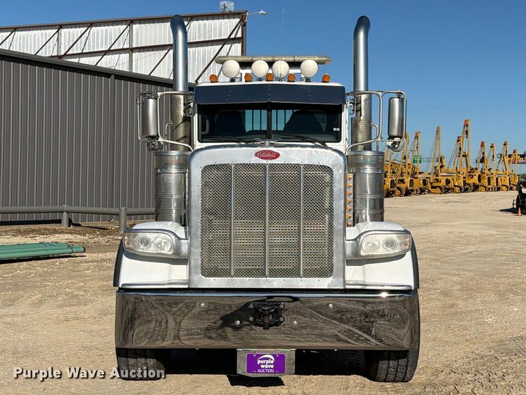 image for item FN3772 2015 Peterbilt 389 tandem axle heavy haul truck tractor