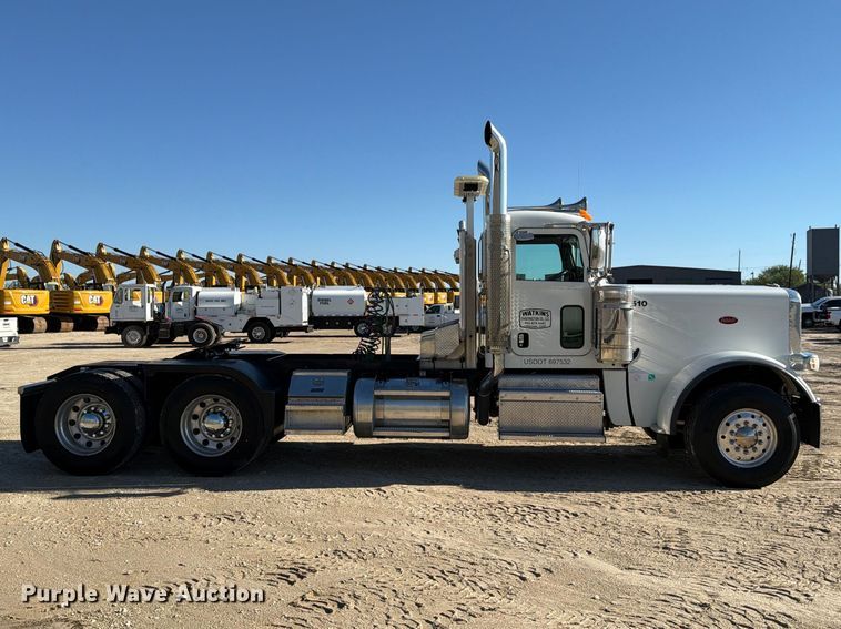 image for item FN3772 2015 Peterbilt 389 tandem axle heavy haul truck tractor