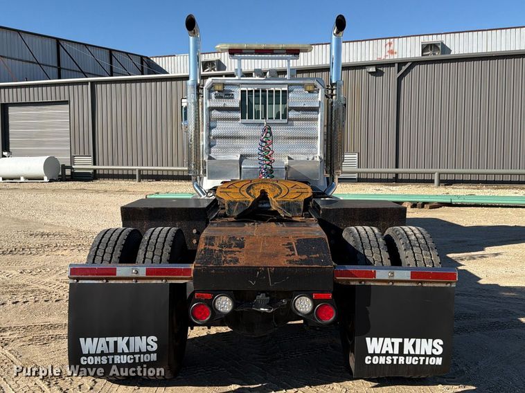 image for item FN3772 2015 Peterbilt 389 tandem axle heavy haul truck tractor