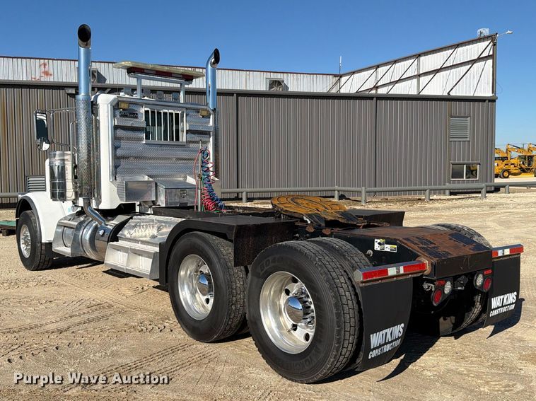 image for item FN3772 2015 Peterbilt 389 tandem axle heavy haul truck tractor
