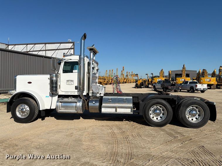 image for item FN3772 2015 Peterbilt 389 tandem axle heavy haul truck tractor
