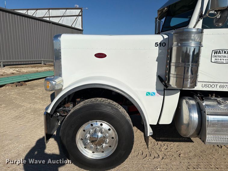 image for item FN3772 2015 Peterbilt 389 tandem axle heavy haul truck tractor