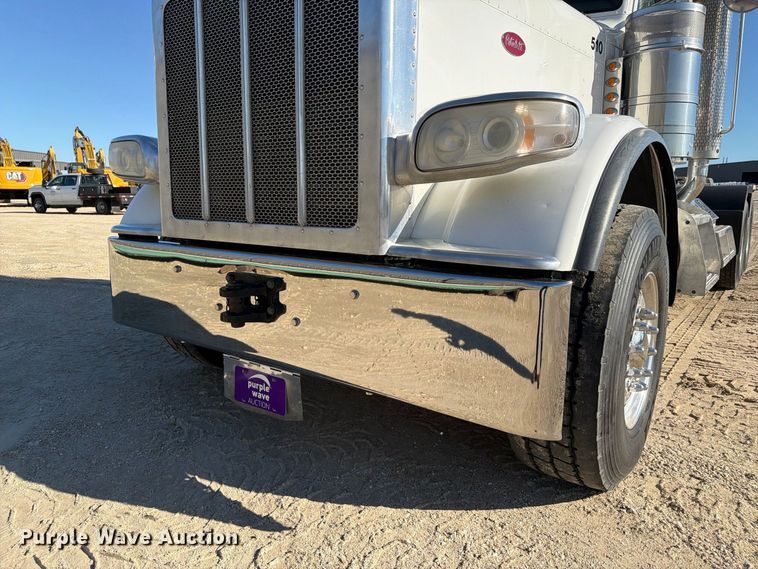 image for item FN3772 2015 Peterbilt 389 tandem axle heavy haul truck tractor