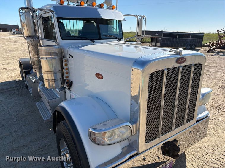 image for item FN3772 2015 Peterbilt 389 tandem axle heavy haul truck tractor