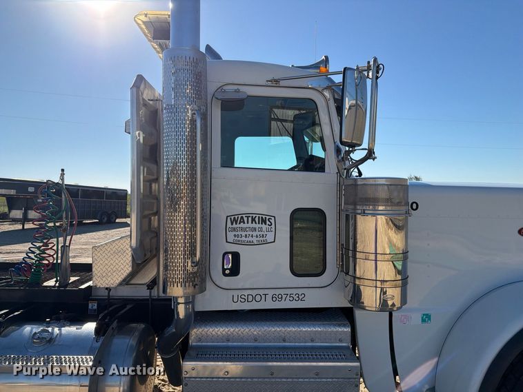image for item FN3772 2015 Peterbilt 389 tandem axle heavy haul truck tractor
