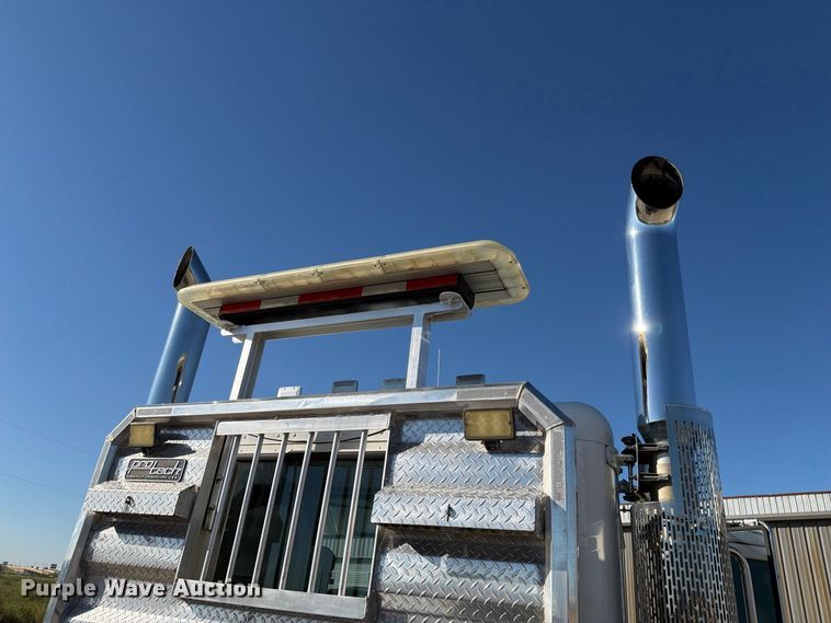 image for item FN3772 2015 Peterbilt 389 tandem axle heavy haul truck tractor
