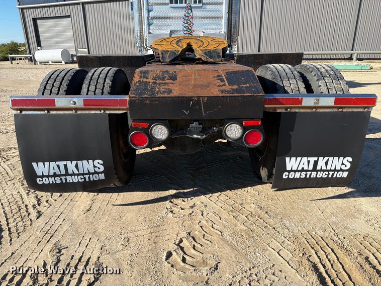 image for item FN3772 2015 Peterbilt 389 tandem axle heavy haul truck tractor
