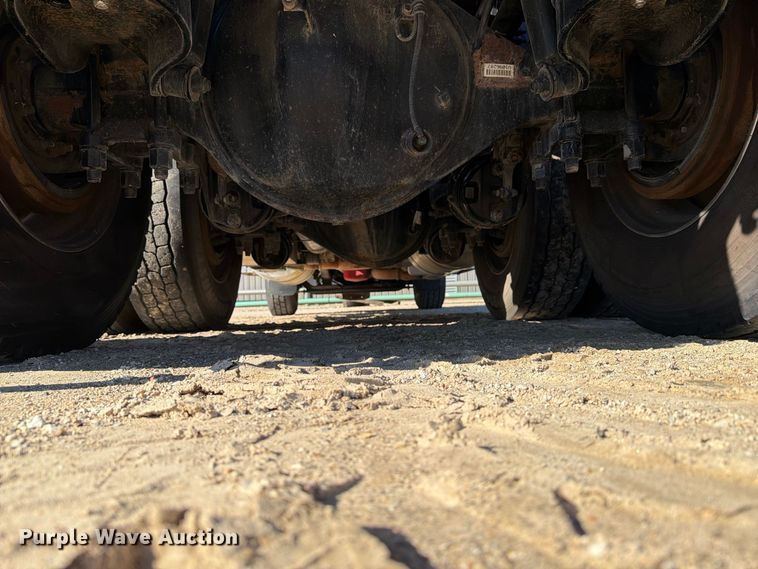 image for item FN3772 2015 Peterbilt 389 tandem axle heavy haul truck tractor