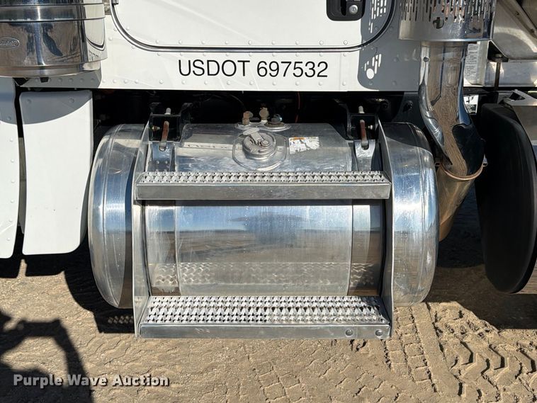 image for item FN3772 2015 Peterbilt 389 tandem axle heavy haul truck tractor