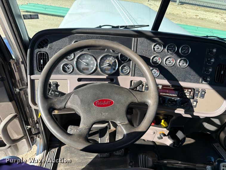 image for item FN3772 2015 Peterbilt 389 tandem axle heavy haul truck tractor