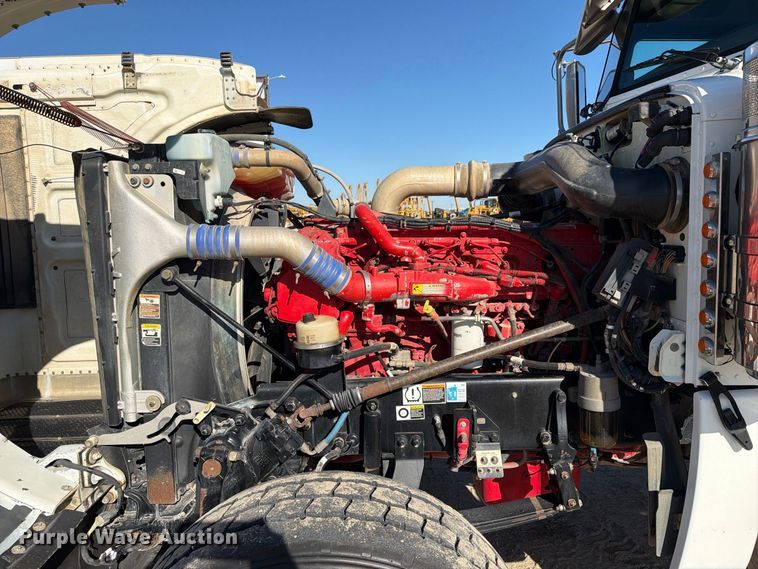 image for item FN3772 2015 Peterbilt 389 tandem axle heavy haul truck tractor
