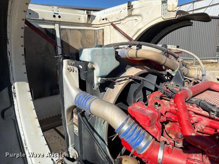 image for item FN3772 2015 Peterbilt 389 tandem axle heavy haul truck tractor