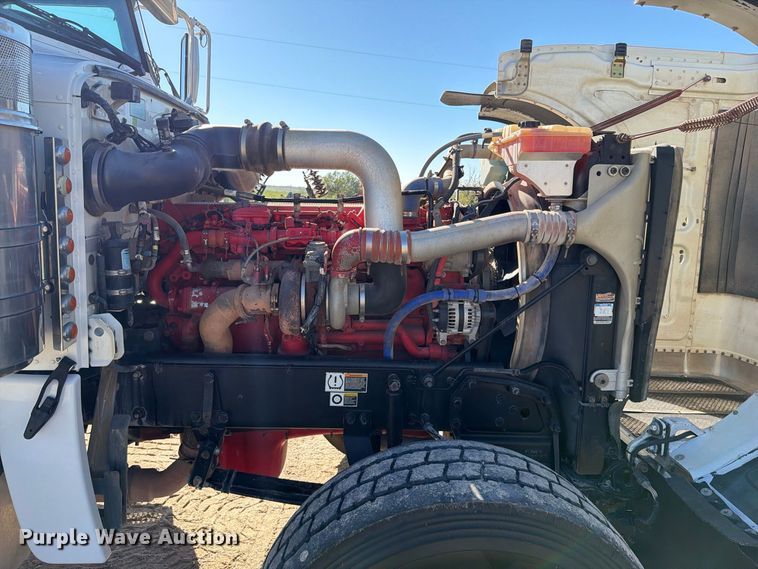 image for item FN3772 2015 Peterbilt 389 tandem axle heavy haul truck tractor