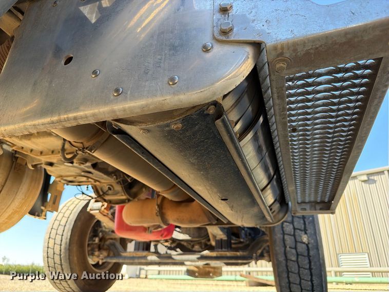 image for item FN3772 2015 Peterbilt 389 tandem axle heavy haul truck tractor