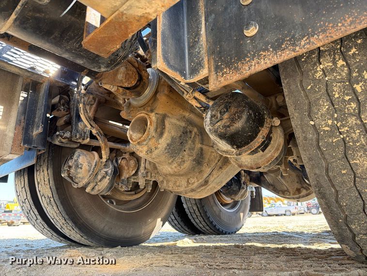 image for item FN3772 2015 Peterbilt 389 tandem axle heavy haul truck tractor