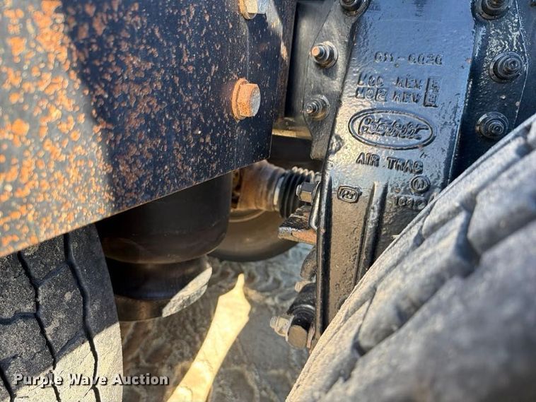 image for item FN3772 2015 Peterbilt 389 tandem axle heavy haul truck tractor