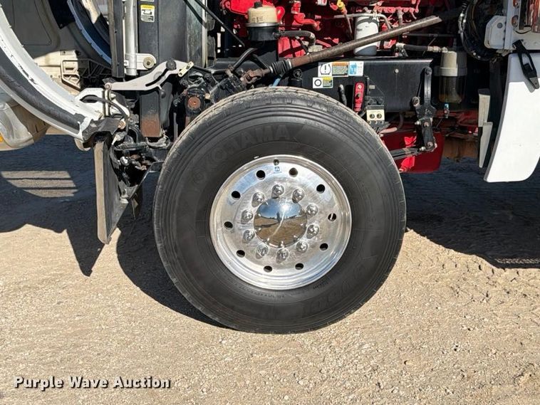 image for item FN3772 2015 Peterbilt 389 tandem axle heavy haul truck tractor
