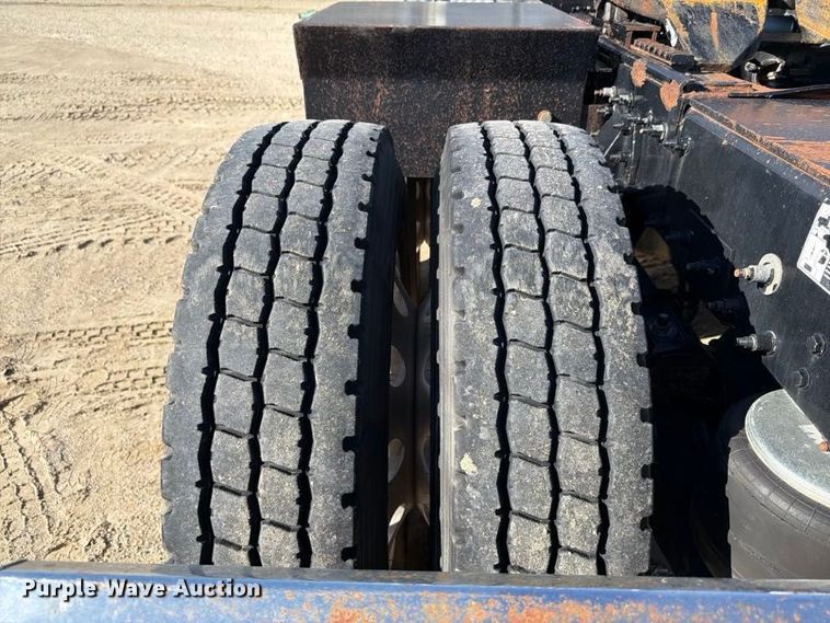 image for item FN3772 2015 Peterbilt 389 tandem axle heavy haul truck tractor