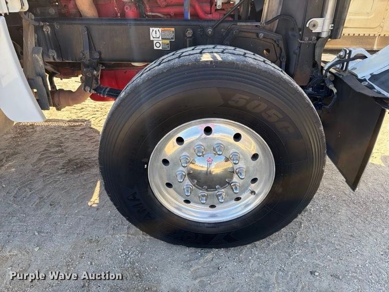 image for item FN3772 2015 Peterbilt 389 tandem axle heavy haul truck tractor