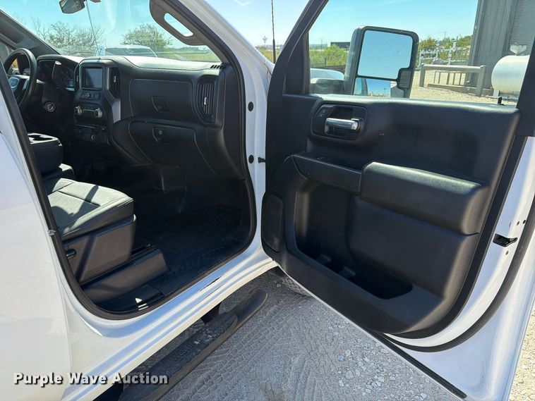 image for item FN3781 2021 GMC Sierra 3500HD 4X4 Crew Cab flatbed pickup truck