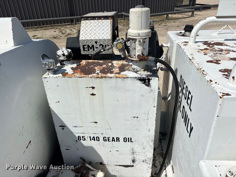 image for item FN3784 2012 Peterbilt 337 fuel / lube truck