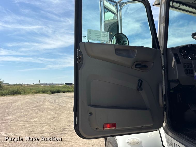 image for item FN3784 2012 Peterbilt 337 fuel / lube truck