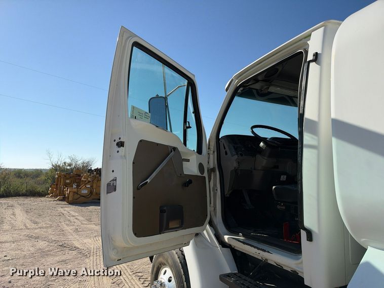 1999 Sterling L7500