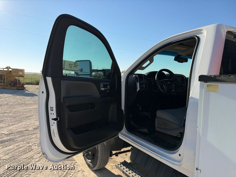 image for item FN3787 2019 Chevrolet Silverado 4500HD 4X4 mechanics truck