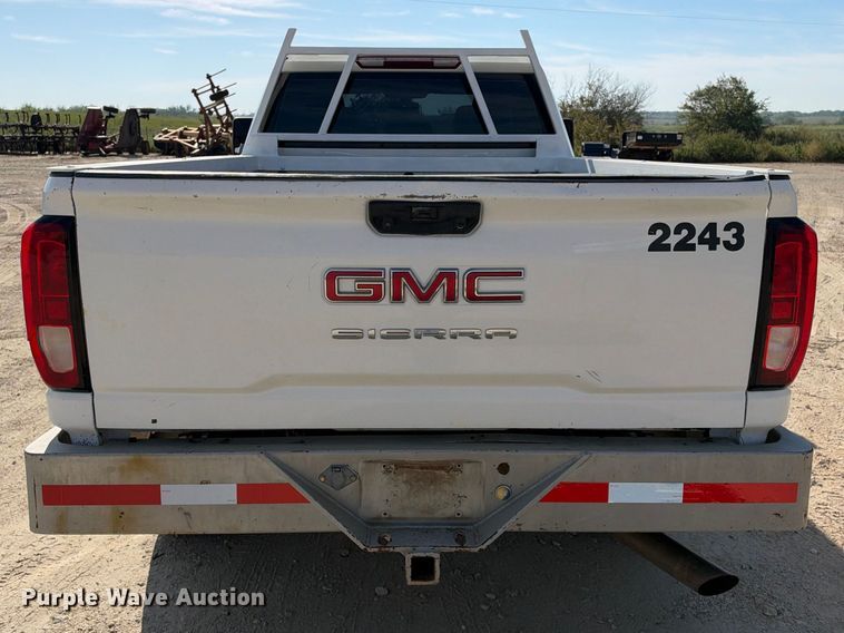 image for item FN3791 2022 GMC Sierra 2500 4X4 Crew Cab pickup truck
