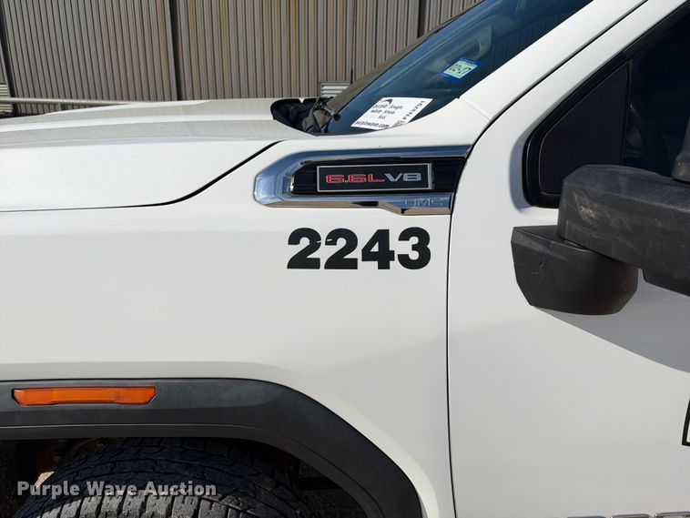 image for item FN3791 2022 GMC Sierra 2500 4X4 Crew Cab pickup truck
