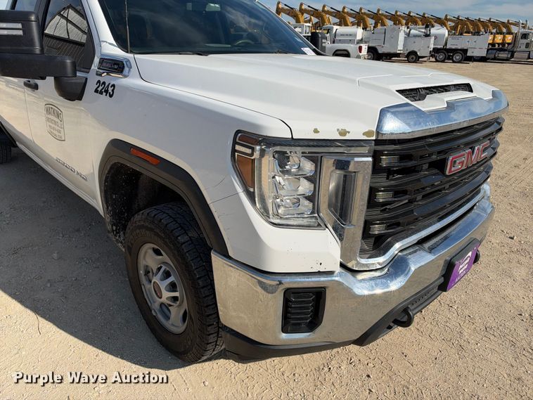 image for item FN3791 2022 GMC Sierra 2500 4X4 Crew Cab pickup truck