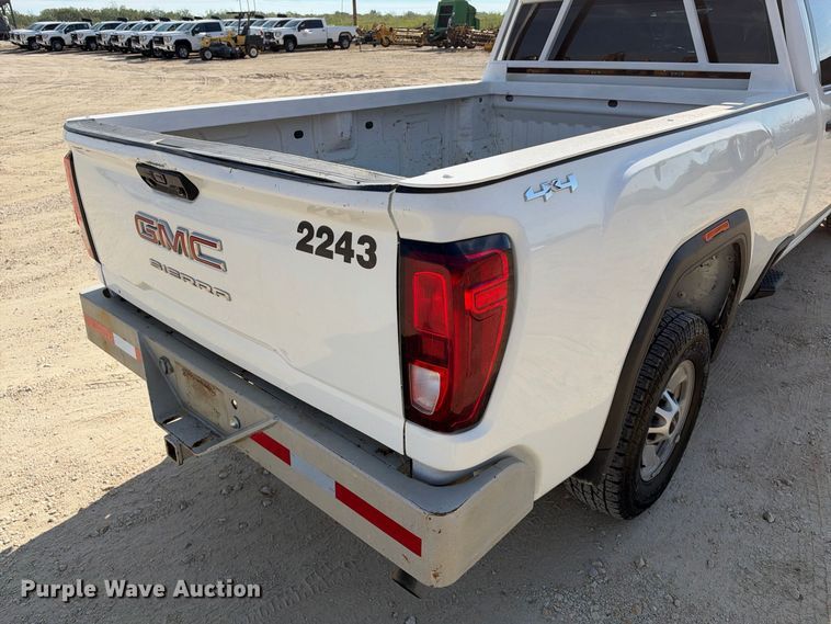 image for item FN3791 2022 GMC Sierra 2500 4X4 Crew Cab pickup truck