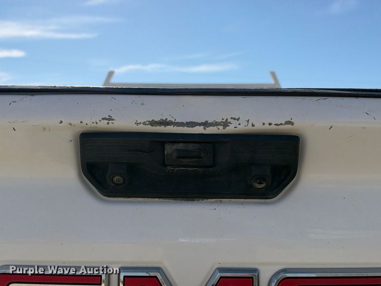 image for item FN3791 2022 GMC Sierra 2500 4X4 Crew Cab pickup truck