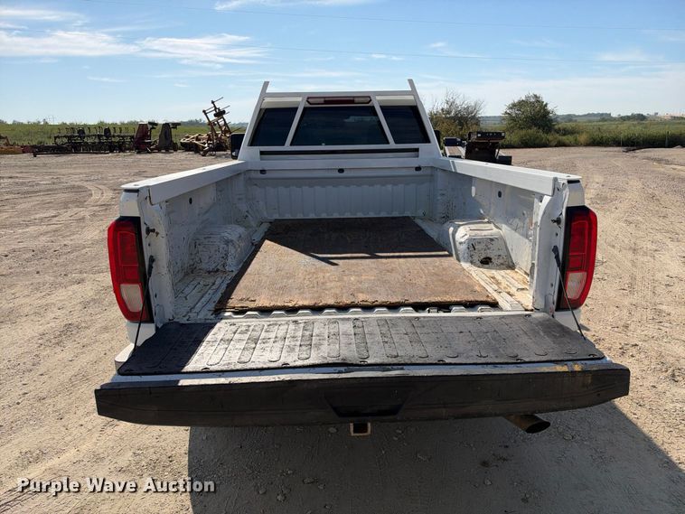 image for item FN3791 2022 GMC Sierra 2500 4X4 Crew Cab pickup truck