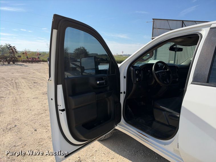 image for item FN3791 2022 GMC Sierra 2500 4X4 Crew Cab pickup truck